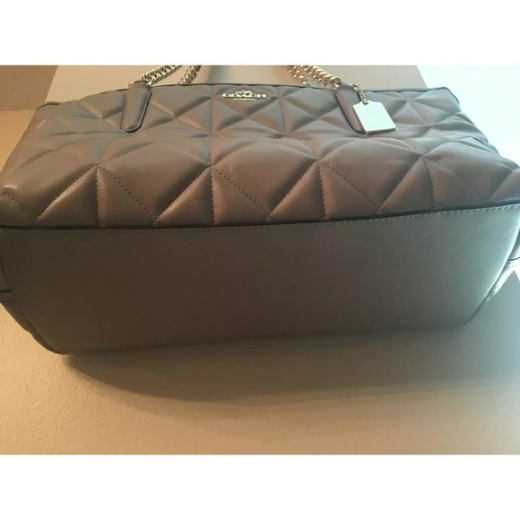 COACH F3D6661 Ava Chain Tote in Quilted Leather - Picture 6 of 8